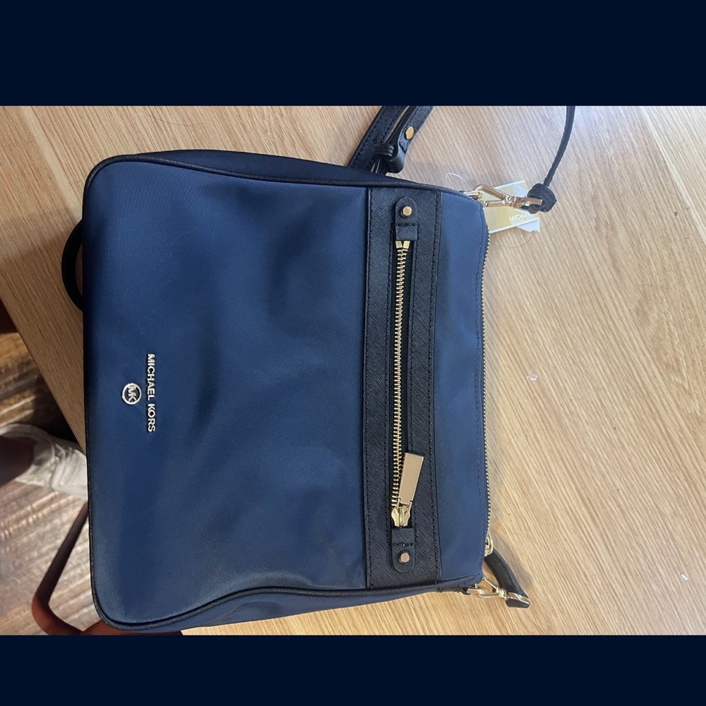Brand new Micheal Korda cross body